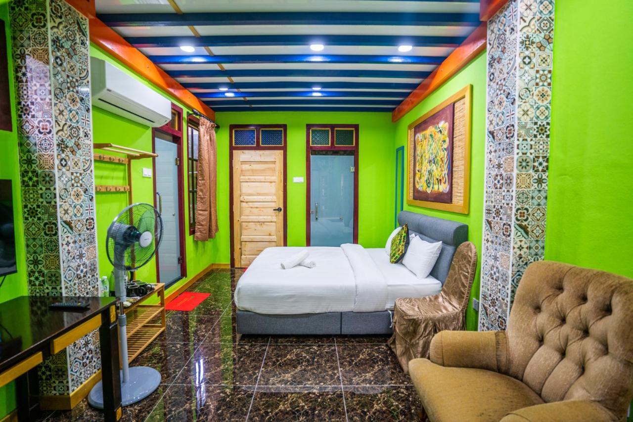 Lost Paradise Resort Batu Ferringhi Extérieur photo