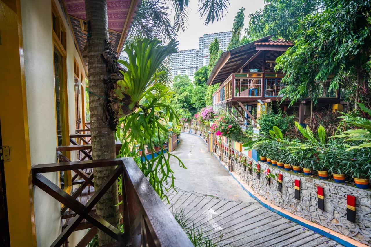 Lost Paradise Resort Batu Ferringhi Extérieur photo