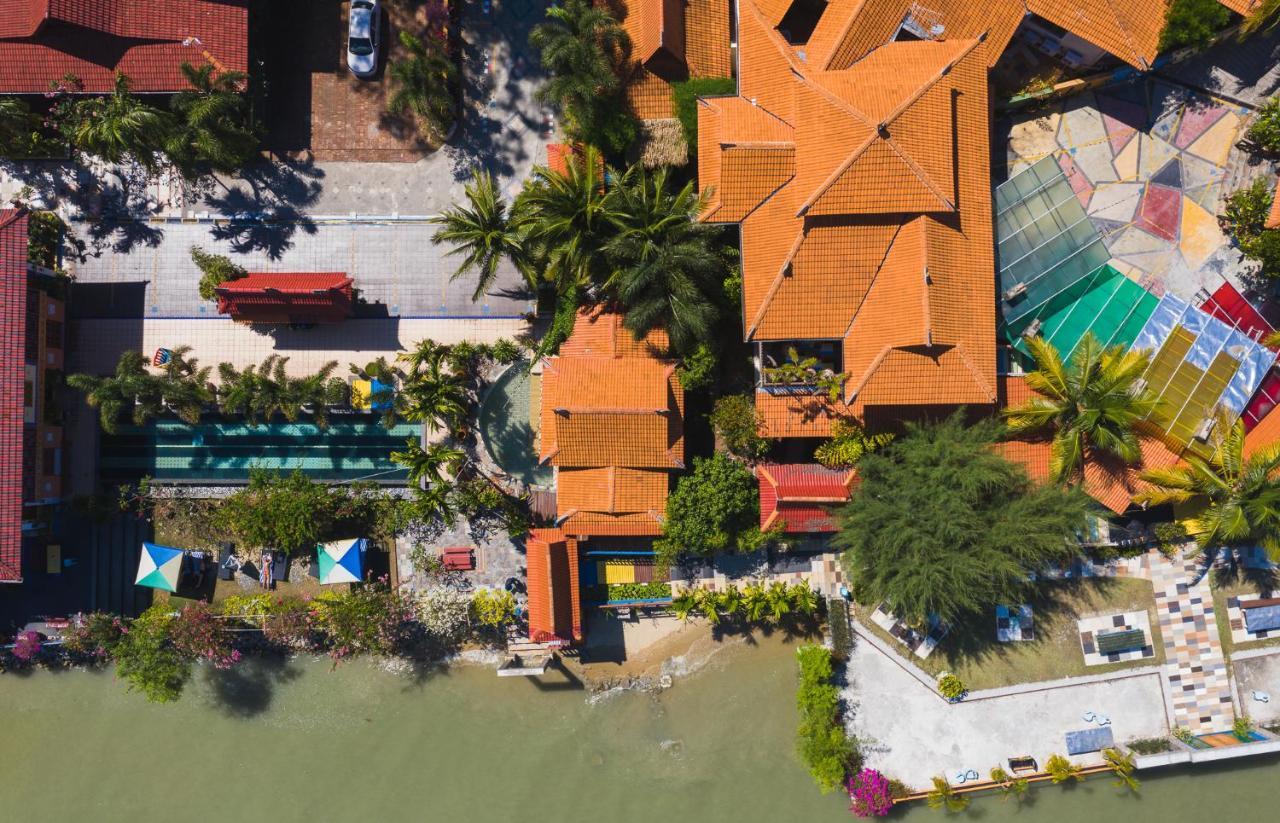 Lost Paradise Resort Batu Ferringhi Extérieur photo